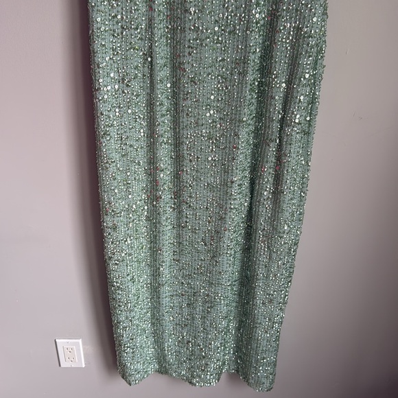 MAC DUGGAL Sequined Sleeveless Embellished Neckline Gown 12 - Picture 5 of 14